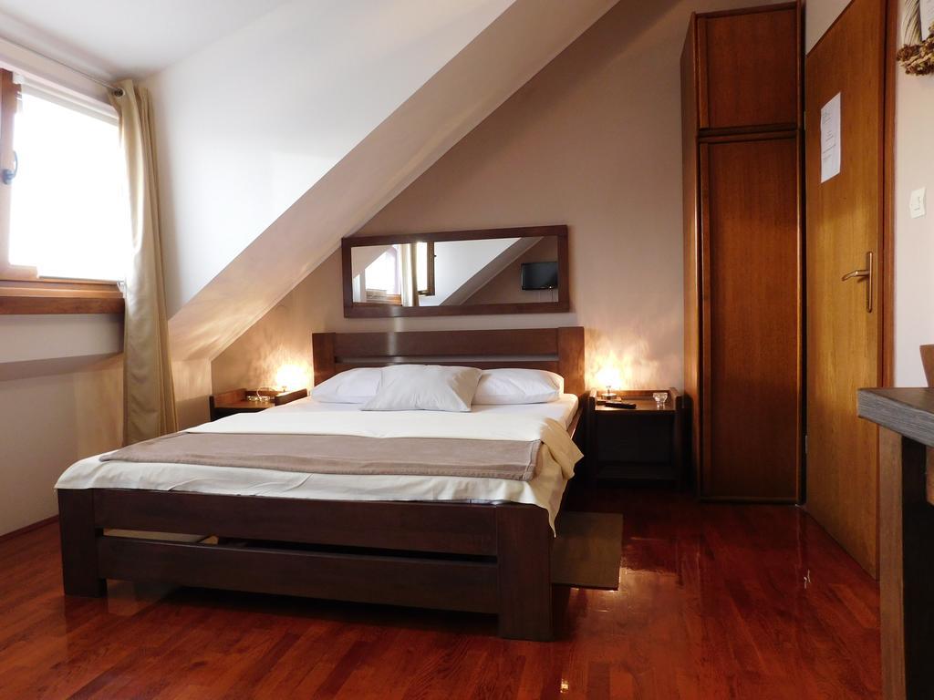 Apartments And Rooms Stefanac Слунь Екстер'єр фото